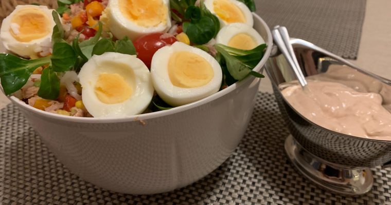 Tonfisksallad med ris och ägg