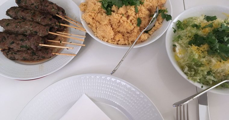 Färsspett med couscous och fänkålsyoghurt
