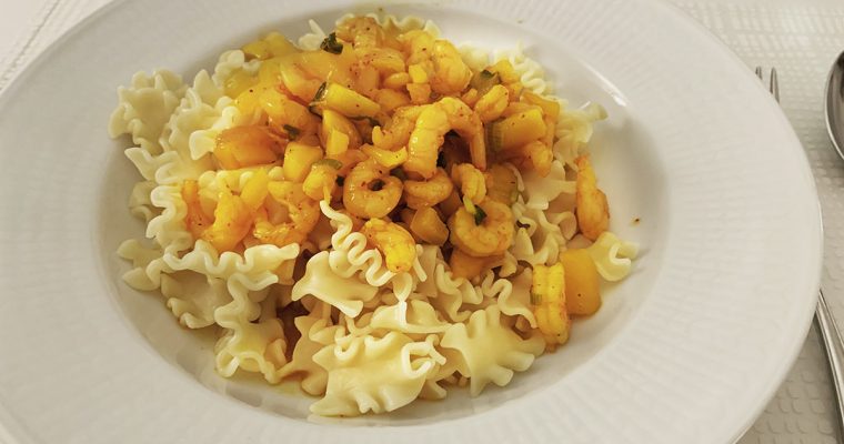 Solgul räkpastasås med saffran