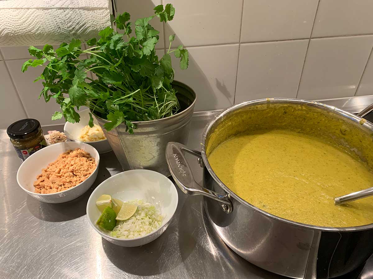 Blomkålssoppa med Thai-tvist.