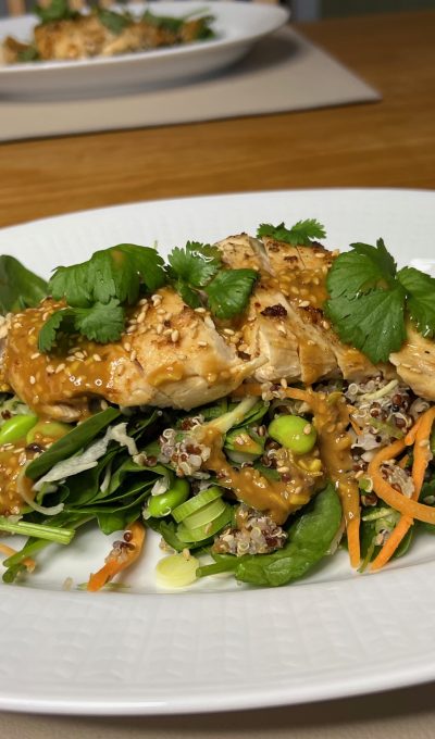 Kyckling- och quinoasallad med asiatiska toner